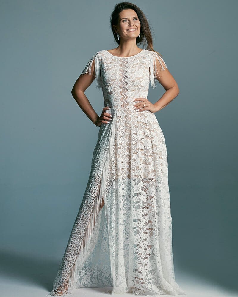 Piękna i nieoczywista suknia ślubna z zabudowanym dekoltem Porto 53 header Porto wedding dresses collection