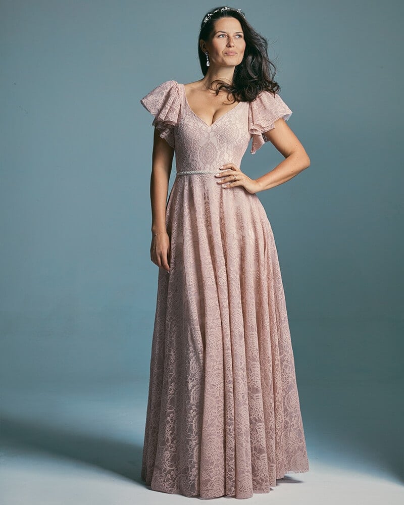 Różowa suknia ślubna o fasonie księżniczki z miękkich koronek Venezia 4 header Venezia wedding dresses collection