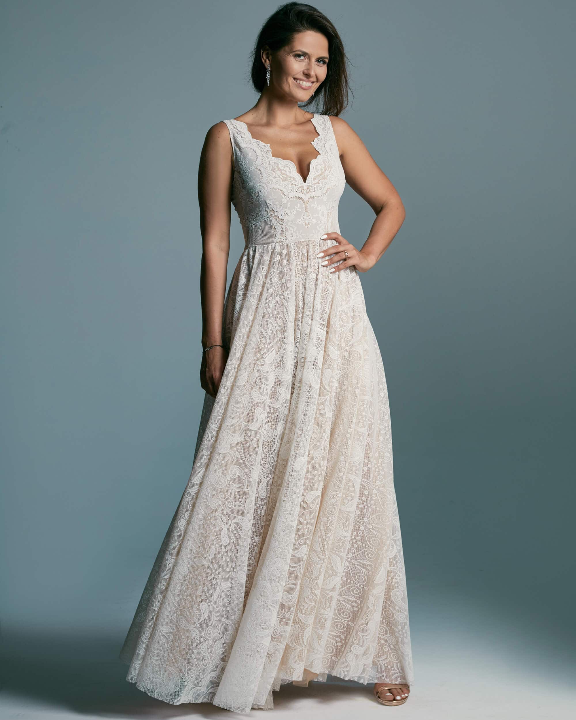 A toned-down wedding dress for women with wide shoulders