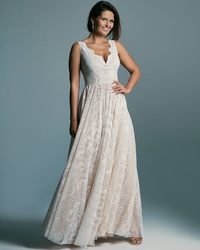 Suknia ślubna o stonowanym kroju dla kobiet z szerokimi ramionami Porto 52 header Collections of wedding dresses