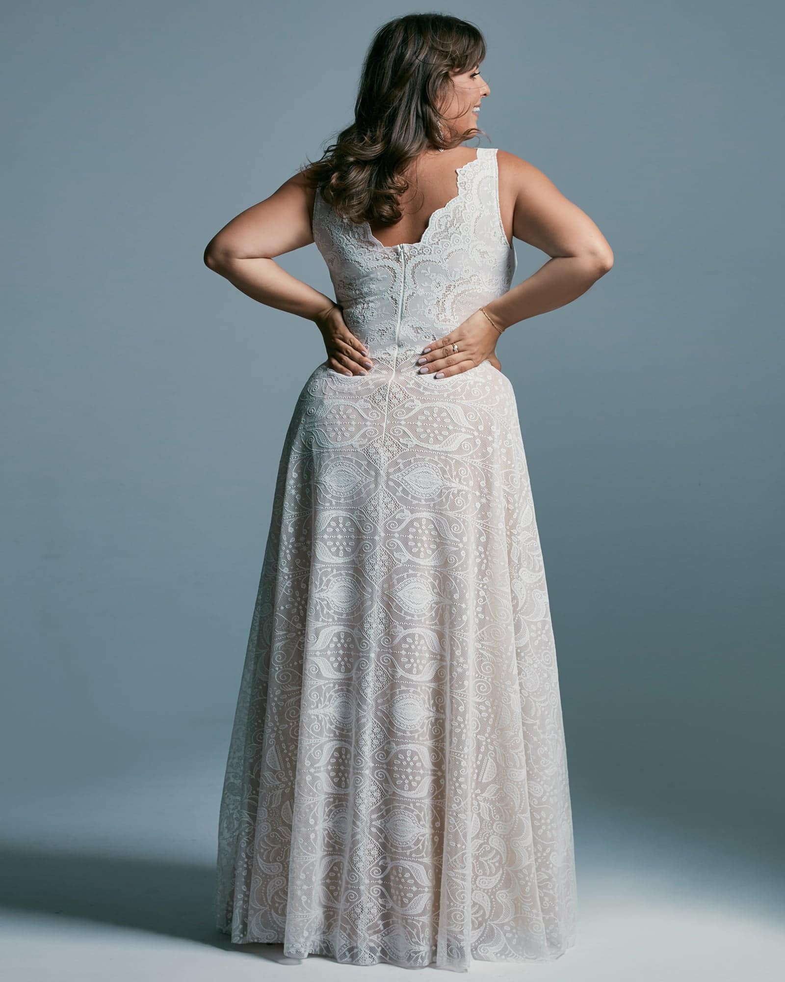 Wyrównująca proporcje suknia ślubna plus size